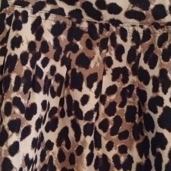 Cute leopard print mini skirt! - Picture 2 of 3